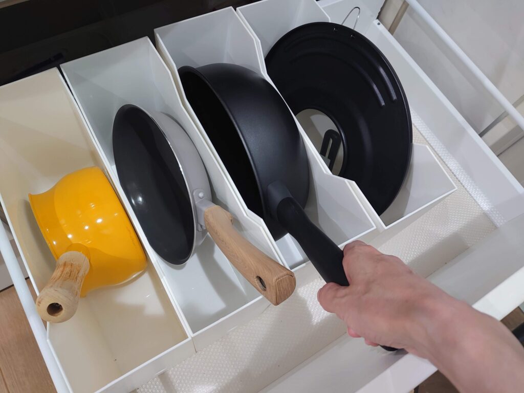 軽量フライパンや鍋の収納