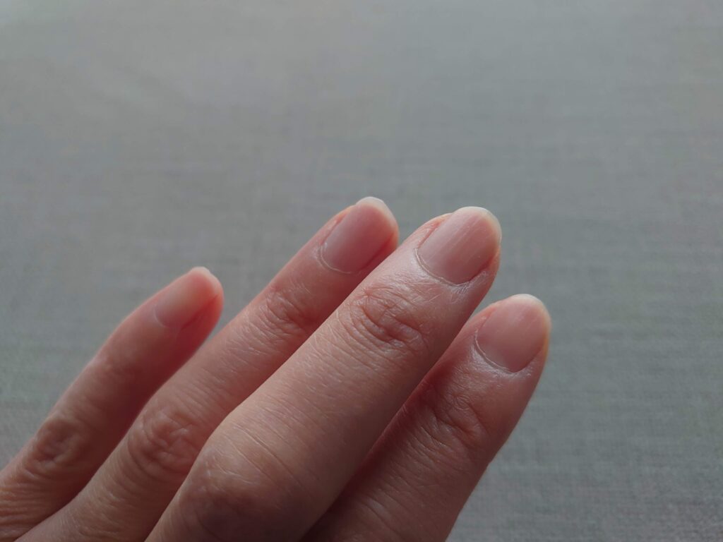 ジェルネイルをやめたナチュラルな自爪